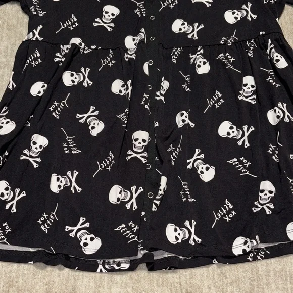 2X Skull crossbone tunic peplum Torrid Betsey Johnson collab soft flowy black - Picture 3 of 5